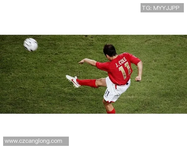 英格兰足球明星任意球技巧解析与经典瞬间回顾